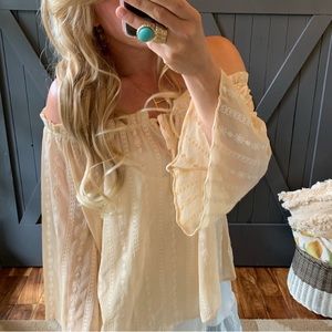 🌿Flash SALE! One Left! Off The Shoulder Blouse